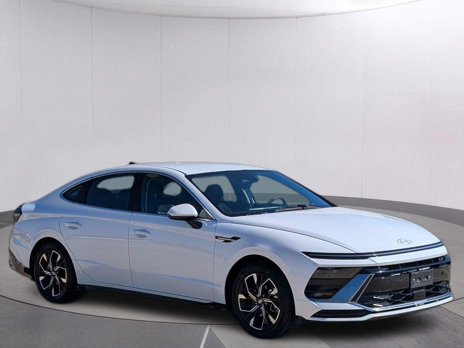 Used 2025 Serenity White Hyundai SEL image 8