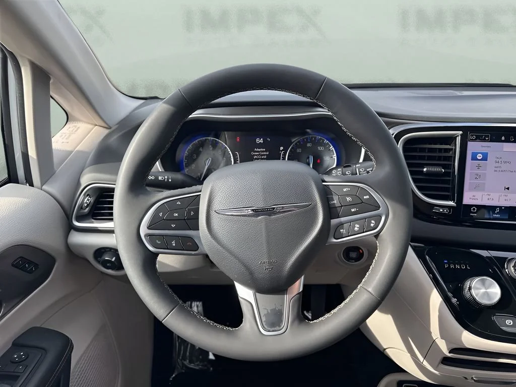 Used 2024 Silver Chrysler Touring L image 17