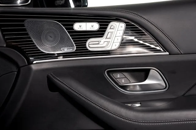 Used 2021 Maybach Two-Tone Paint Iridium Silver/Selenite Gre Mercedes-Benz Maybach GLS 600 image 73