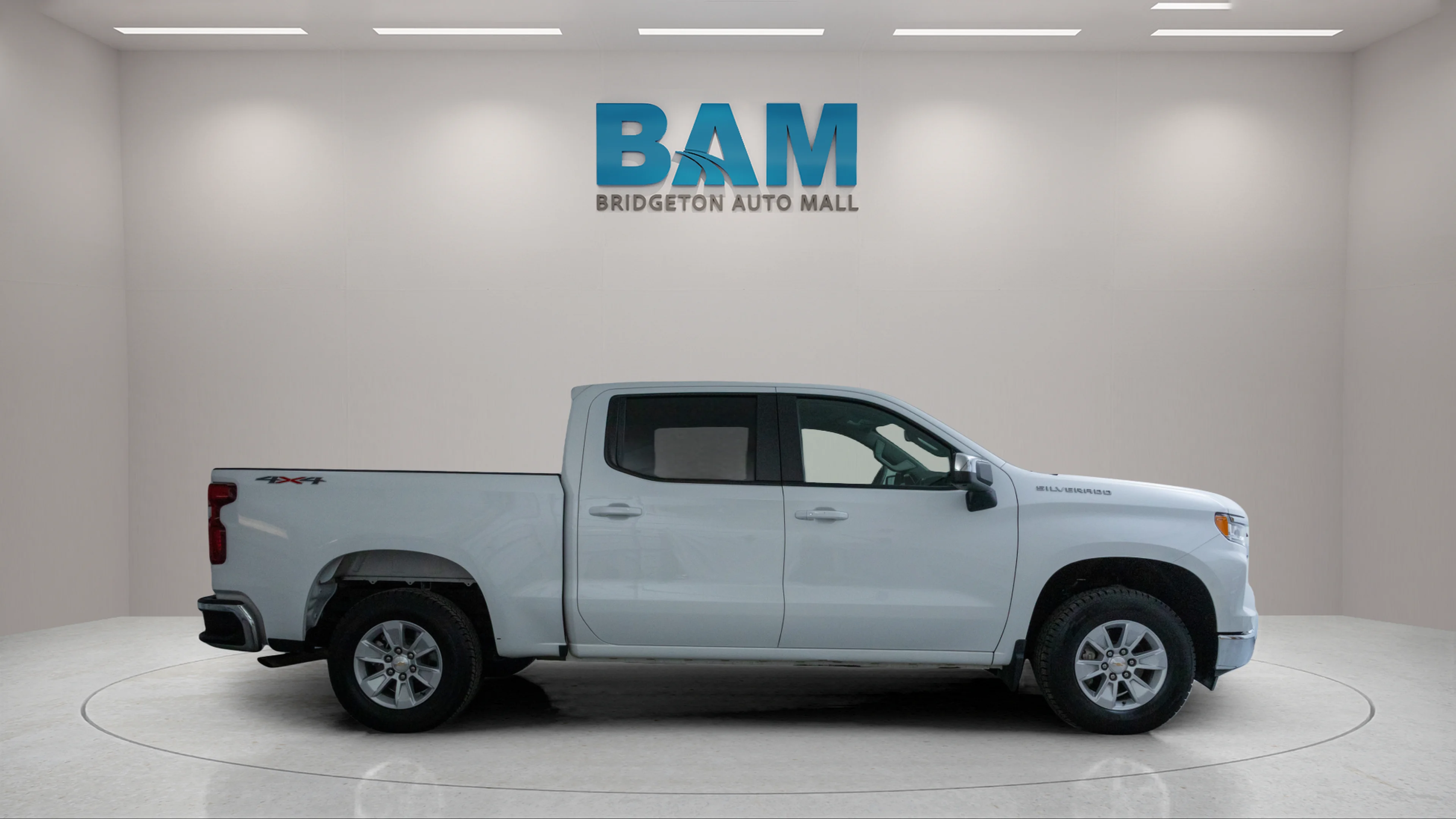 Used 2025 Summit White Chevrolet LT image 8