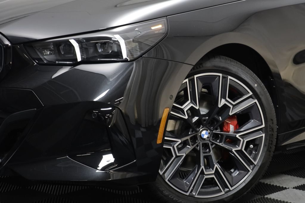 New 2027 Black Sapphire Metallic BMW 530i xDrive image 4