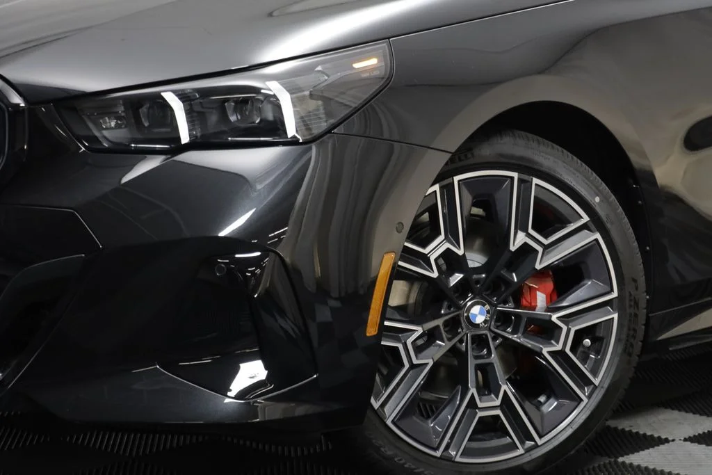New 2027 Black BMW 530i xDrive image 4
