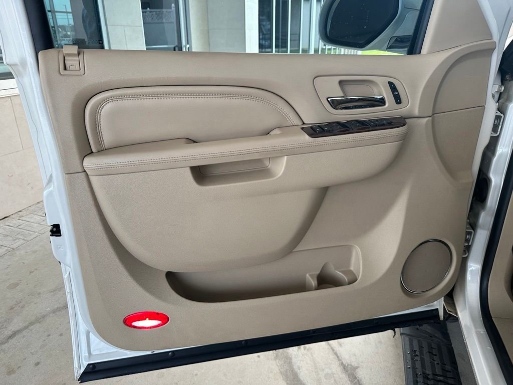 Used 2011 White Cadillac Premium image 7