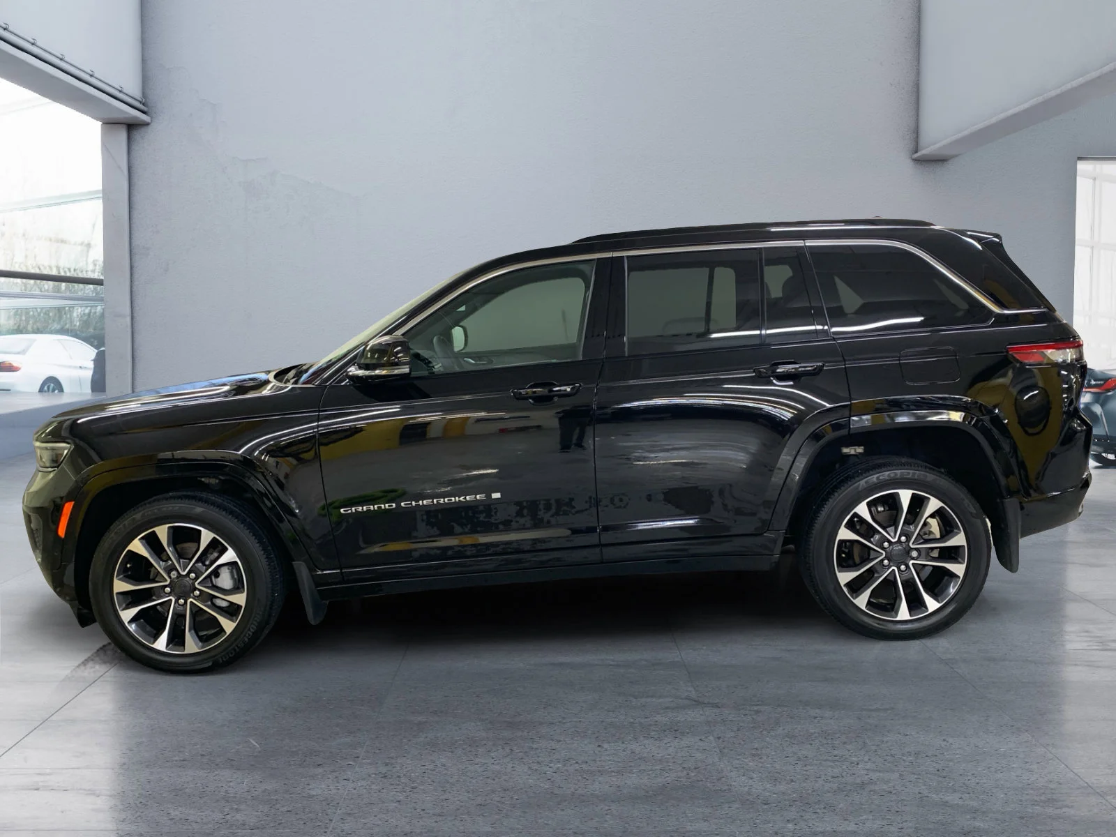 Used 2025 Diamond Black Crystal Pearl Jeep Overland image 2