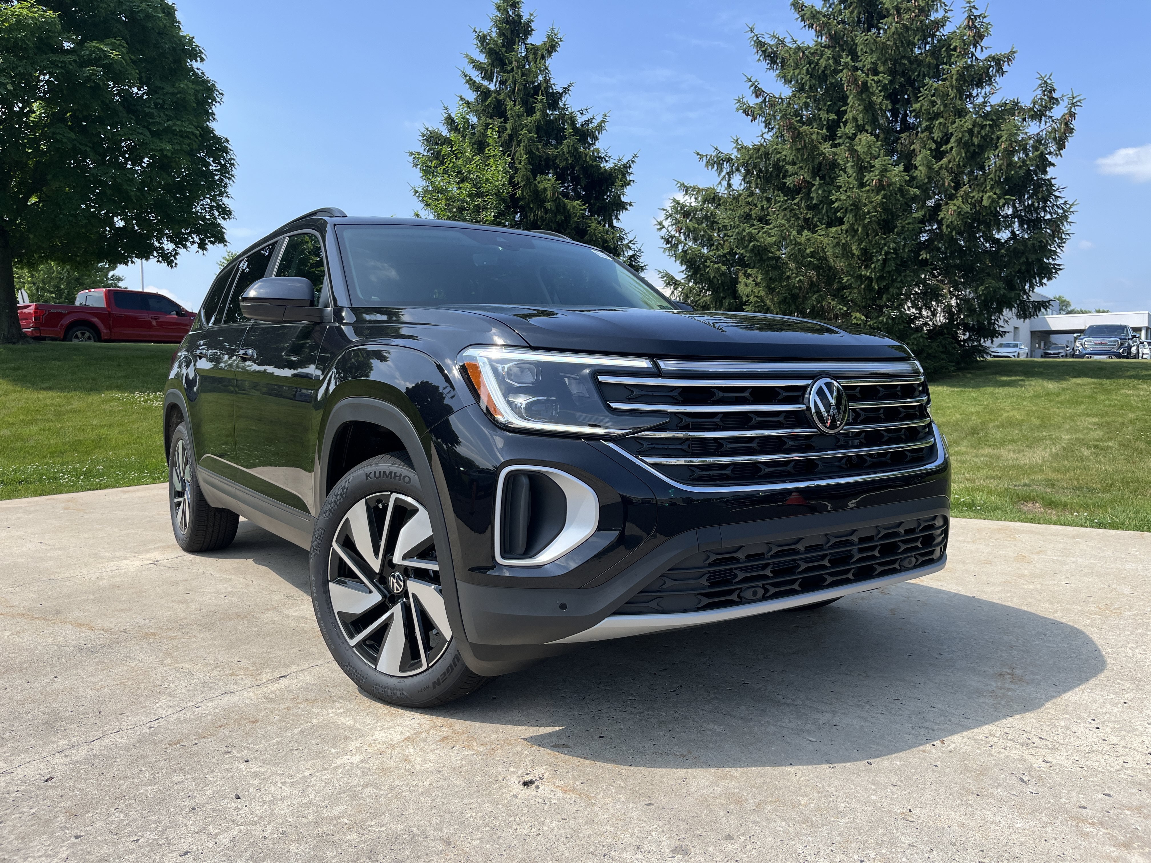 New 2026 Black Volkswagen 2.0T SE w/Technology image 2