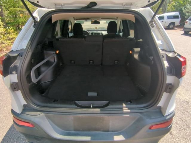 Used 2016 White Jeep Latitude image 14