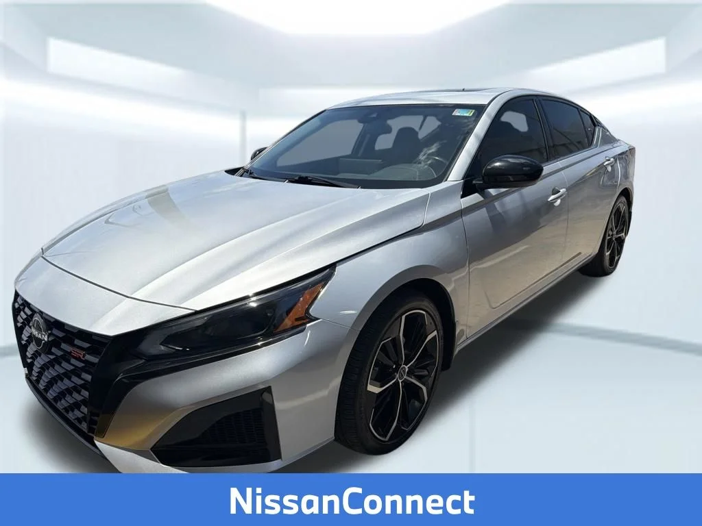 Used 2023 Silver Nissan 2.5 SR image 4