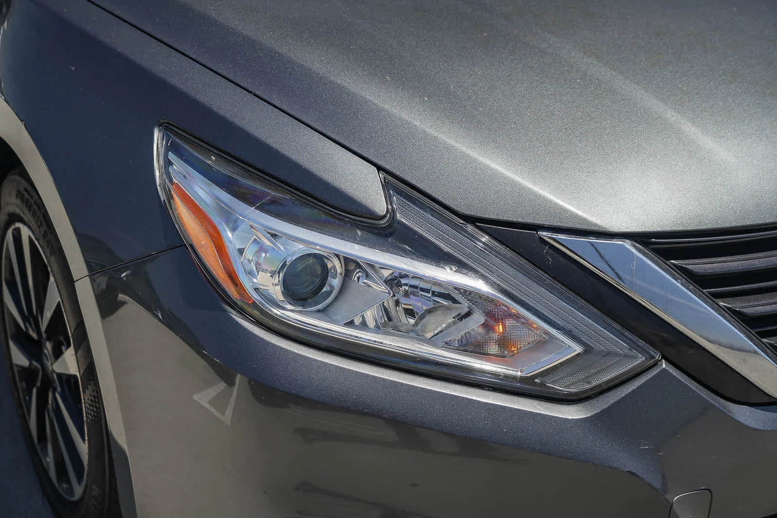 Used 2018 Gun Metallic Nissan 2.5 SV image 15