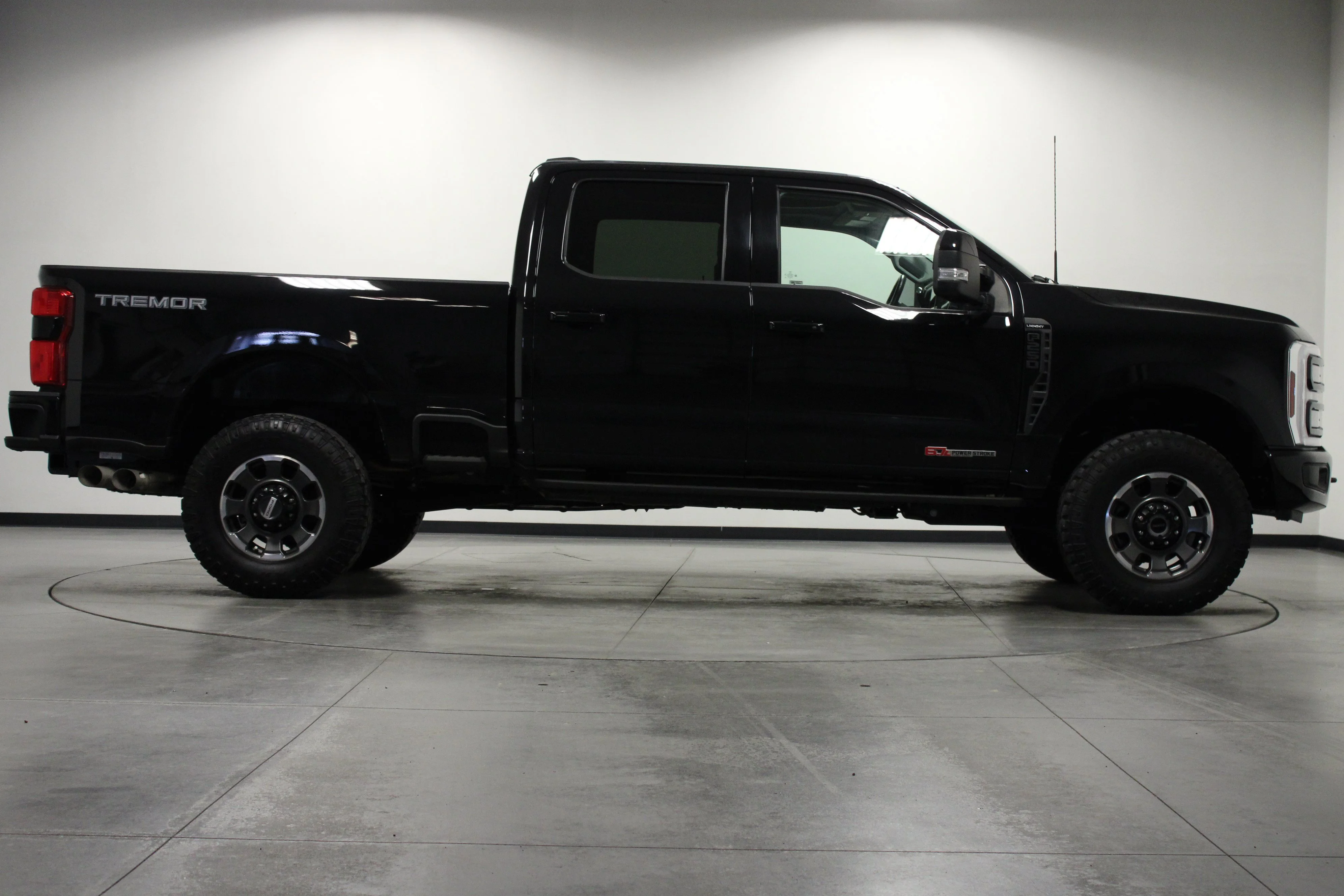 Used 2024 Agate Black Metallic Ford LARIAT image 3