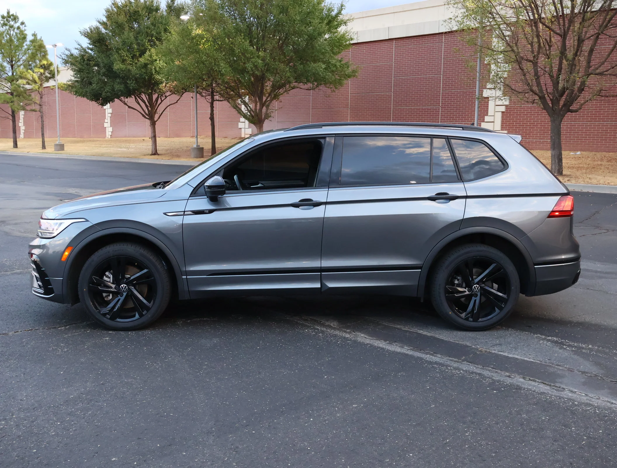 Used 2023 Gray Volkswagen SE R-Line Black image 33