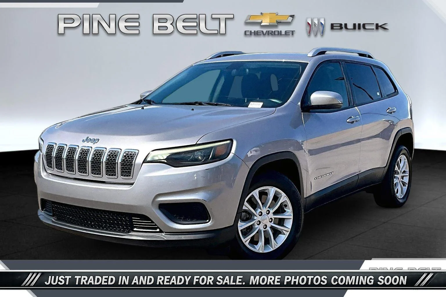 Used 2020 Silver Jeep Latitude FWD image 10