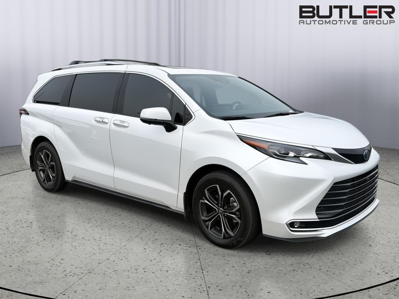 Used 2025 Wind Chill Pearl Toyota Platinum 7-Passenger image 5