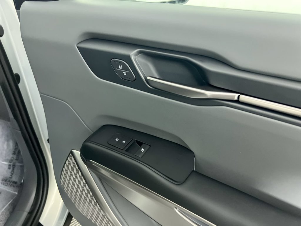 New 2026 White Kia Light image 33