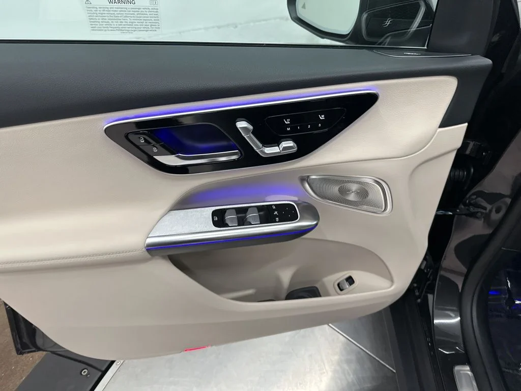 Used 2026 Gray Mercedes-Benz GLC 300 image 11