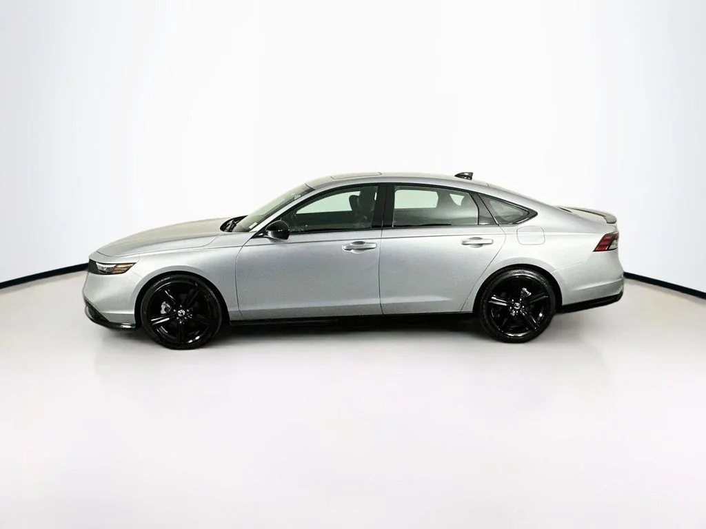 Used 2025  Honda Sport-L image 3
