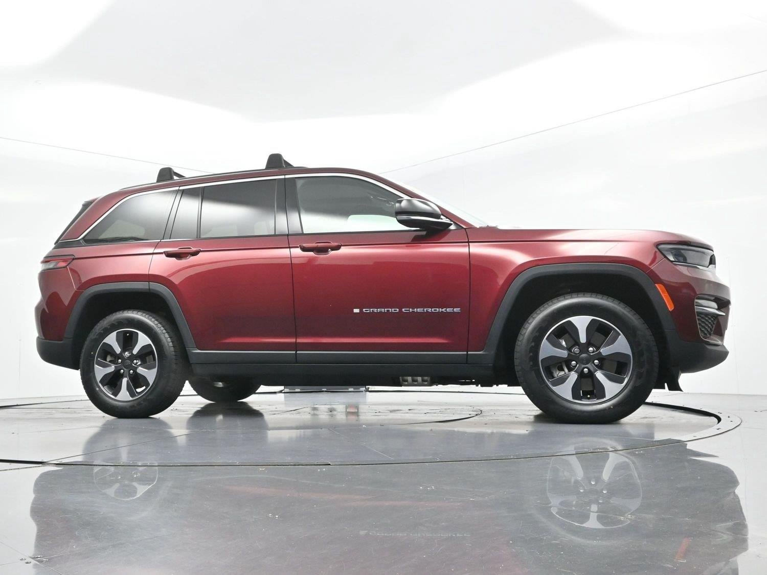 Used 2024 Red Jeep 4x4 image 47