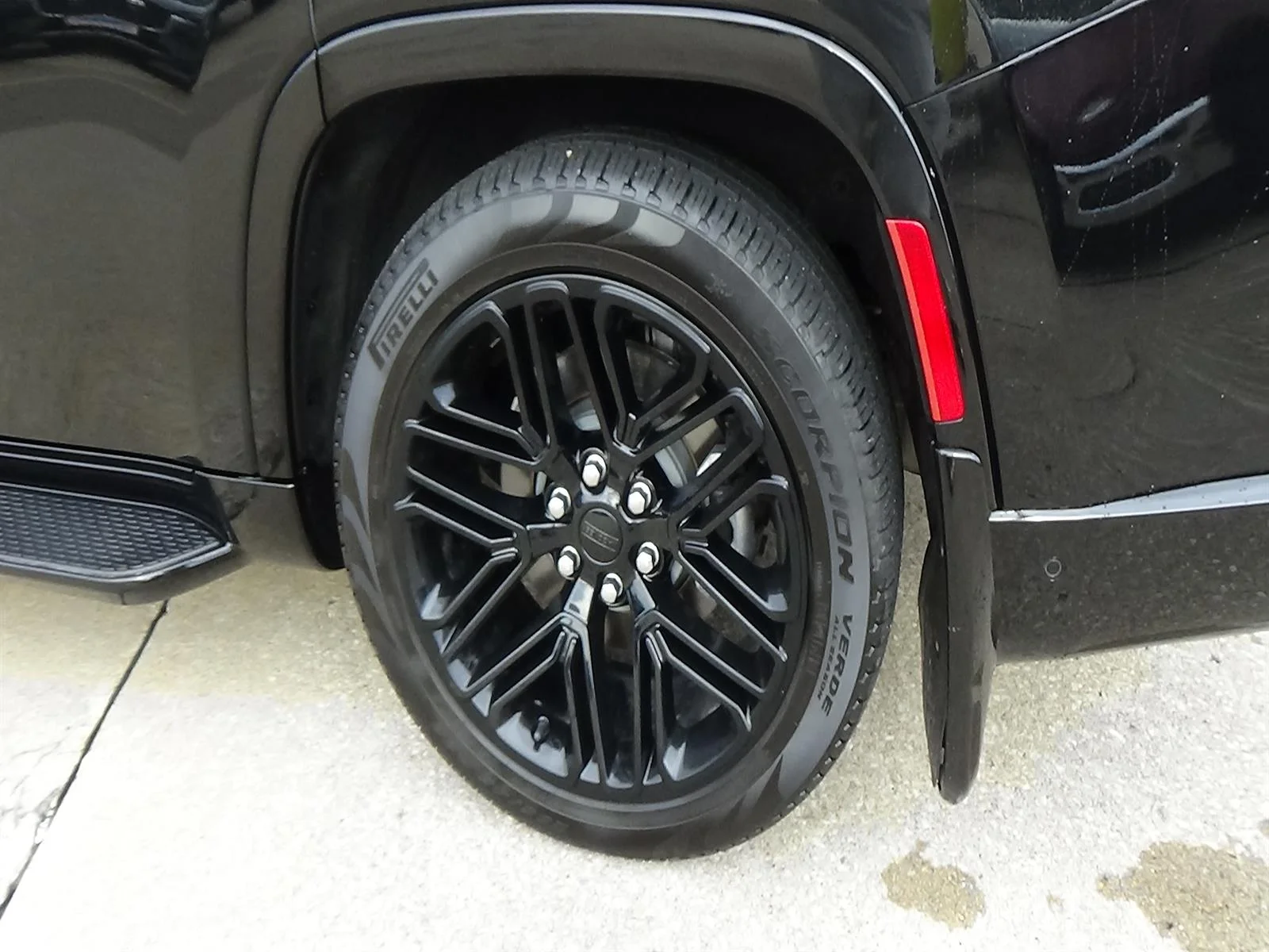 Certified Used 2024 Diamond Black Crystal Pearl Coat (pxj) Jeep Carbide image 9