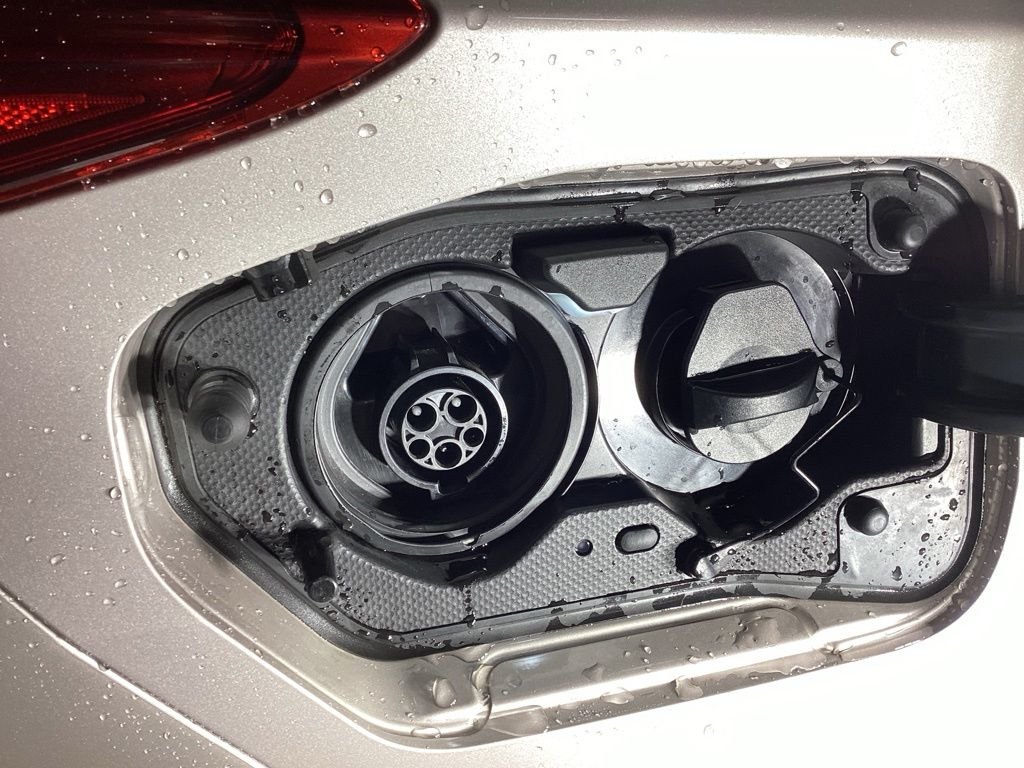 Used 2018 Silver Toyota Advanced image 16