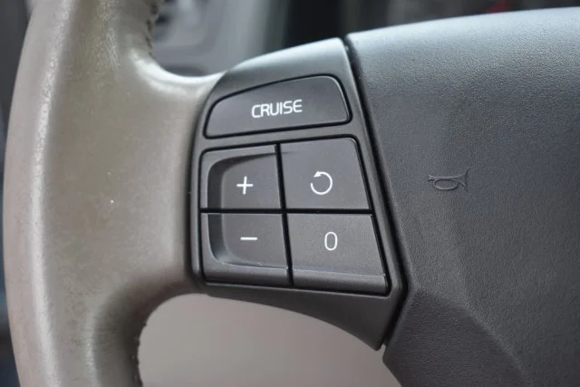 Used 2010 Blue Volvo T5 image 24