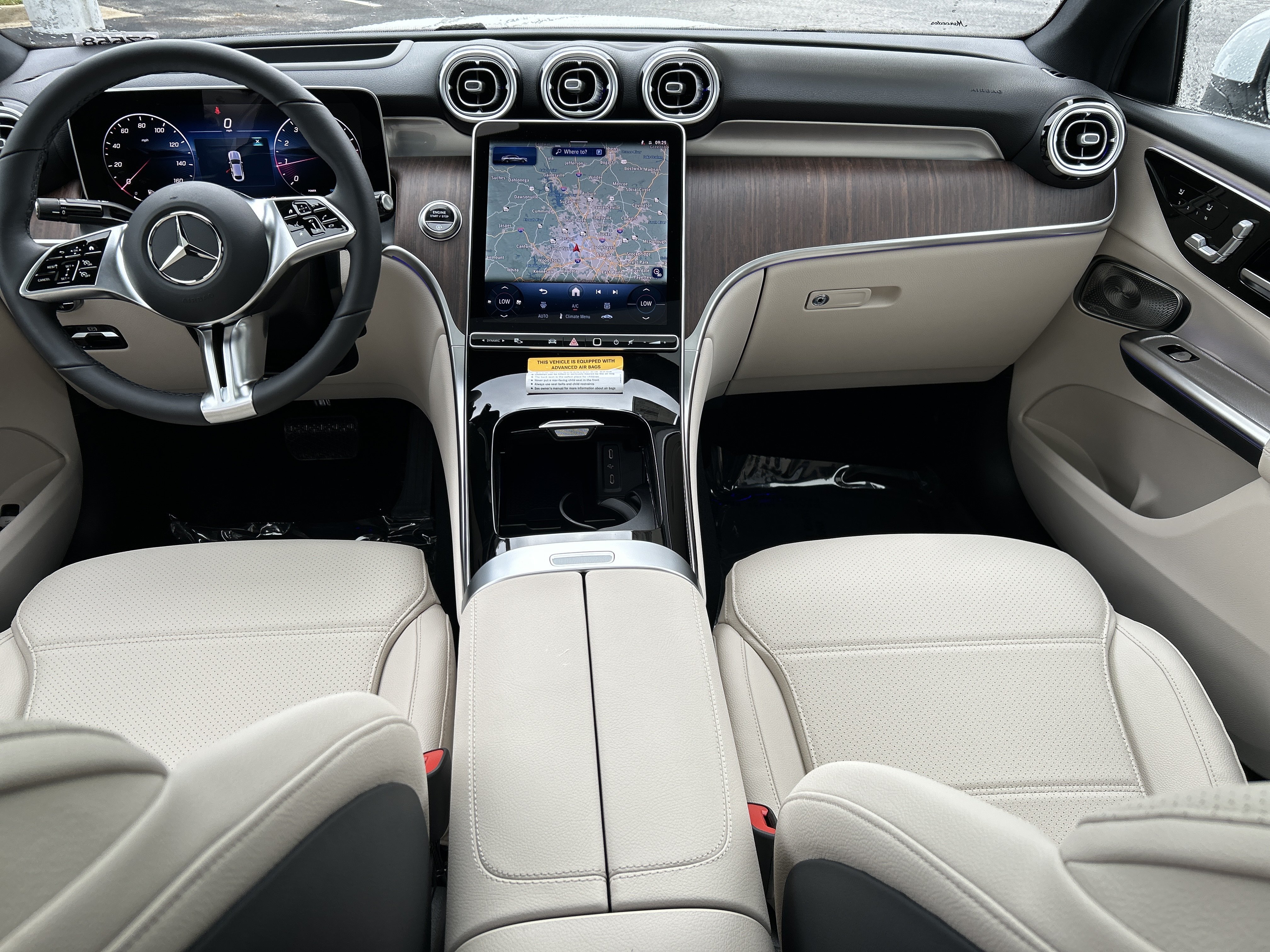 New 2026 MANUFAKTUR Moonlight White Metallic Mercedes-Benz GLC 300 4MATIC® Coupe image 24