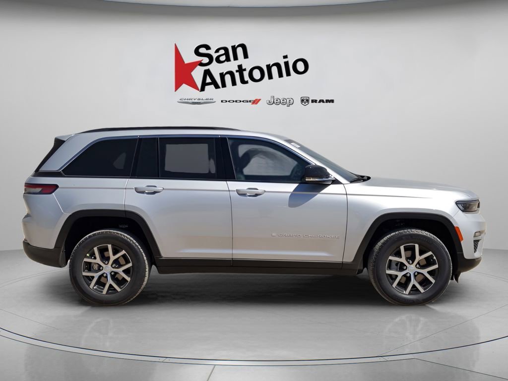 New 2025 Silver Zynith Exterior Paint Jeep Limited image 10
