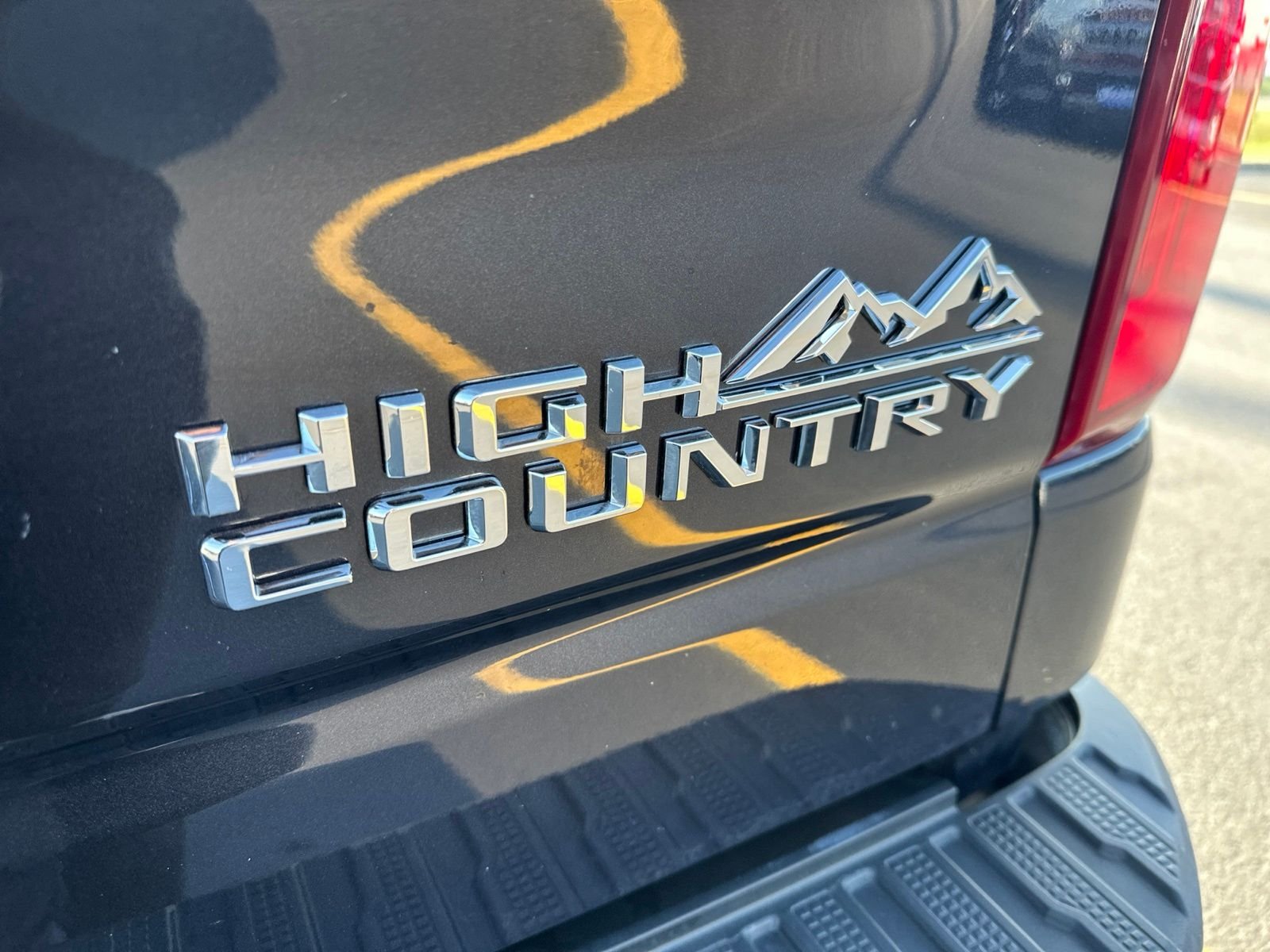 Used 2022 Gray Chevrolet High Country image 6
