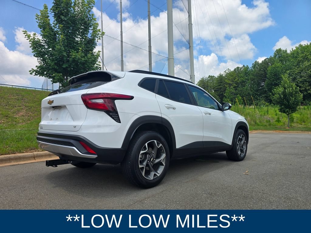 Used 2024 Summit White Chevrolet LT image 3