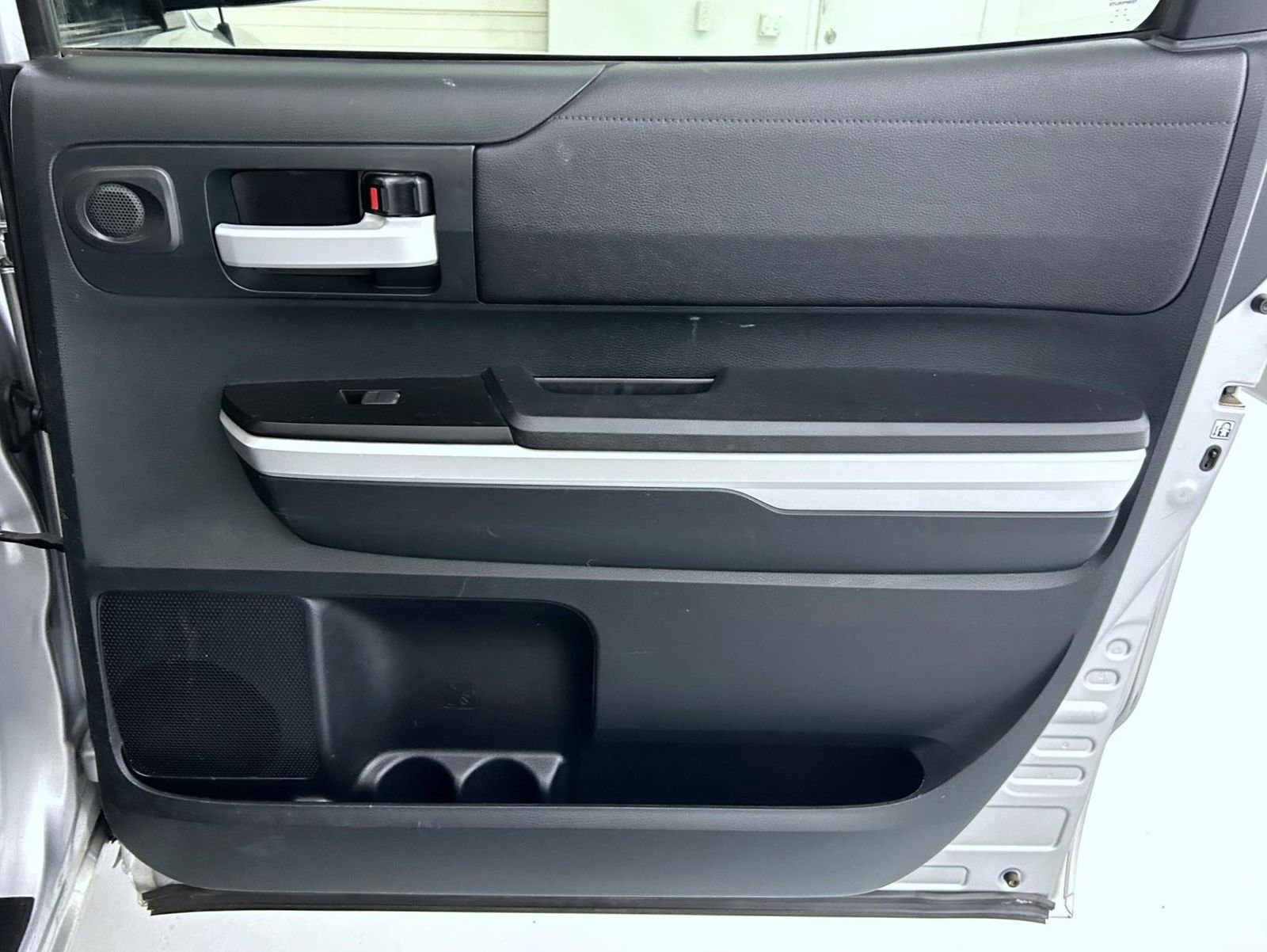 Used 2016 Silver Toyota SR5 image 17