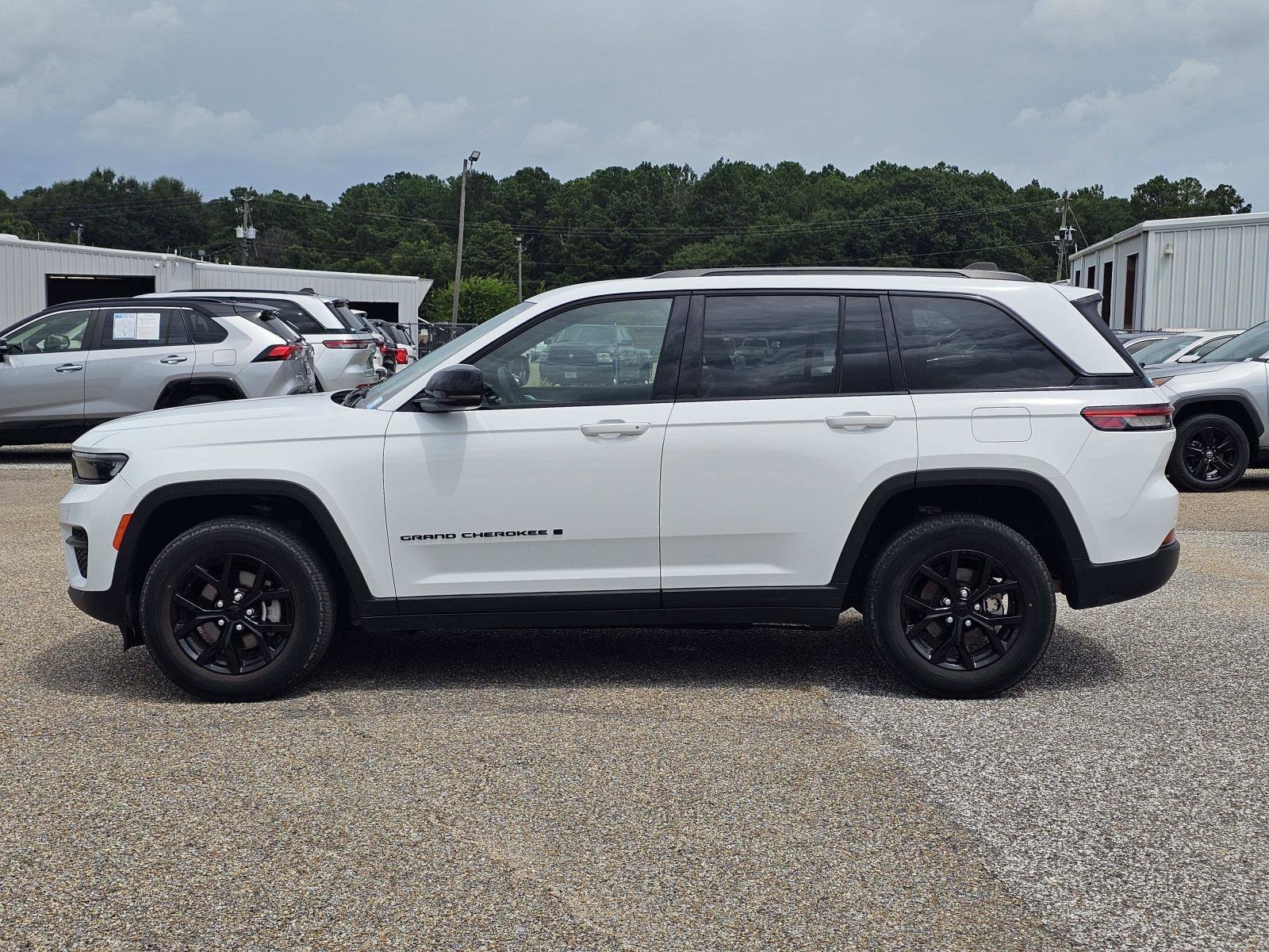2024 Jeep Grand Cherokee Altitude - Photo 13