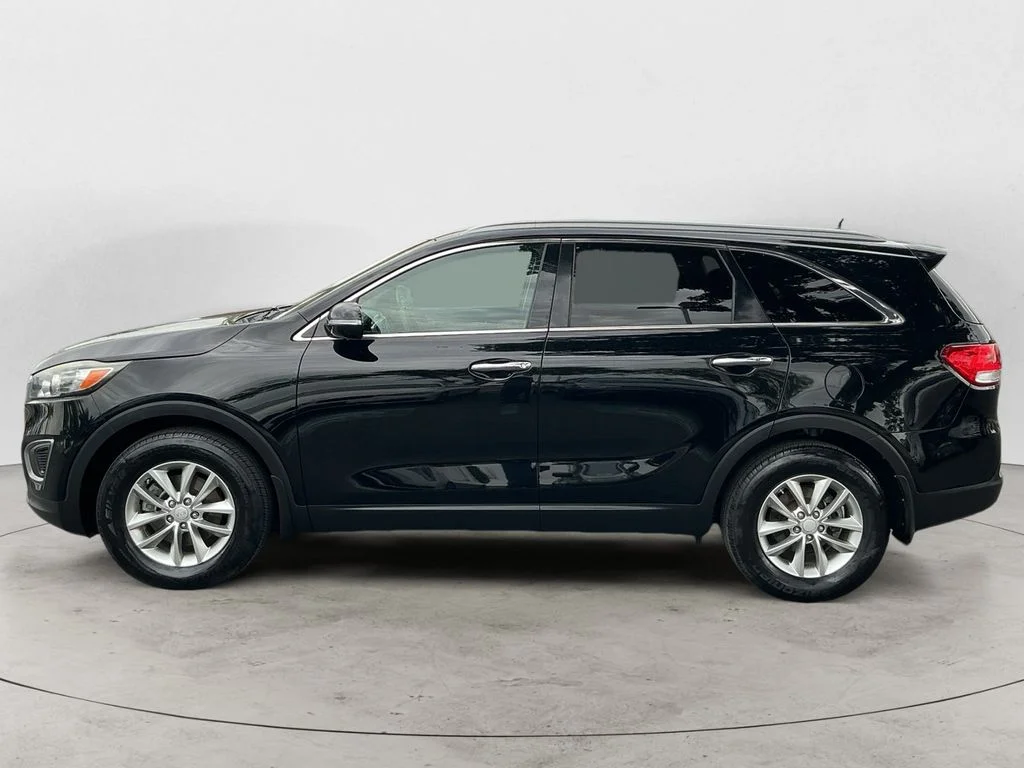 Used 2016 Black Kia LX image 8