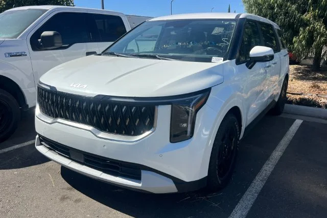 Used 2025 White Kia LXS image 2