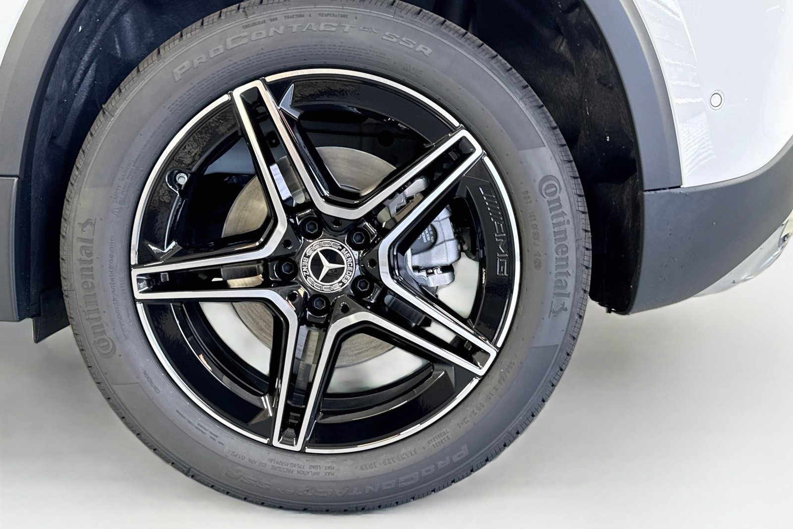 New 2026 Polar White Mercedes-Benz GLA 250 image 29