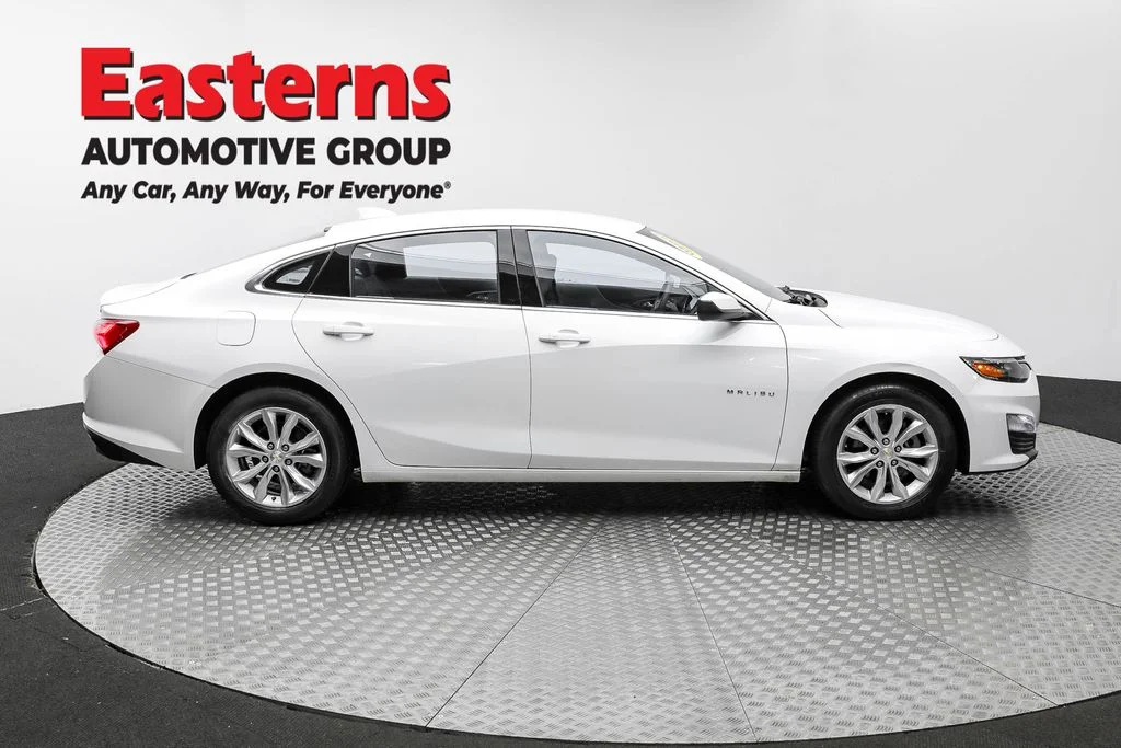 Used 2022 White Chevrolet LT image 4