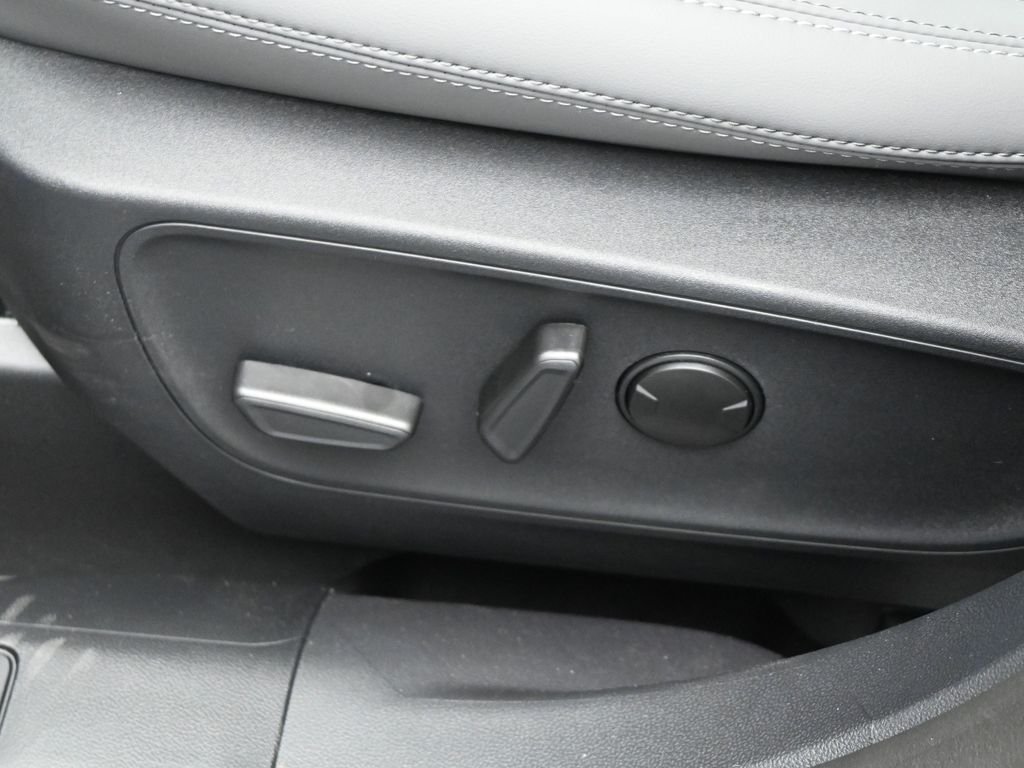 New 2026 Azure Gray Metallic Tri-Coat Ford Badlands image 9