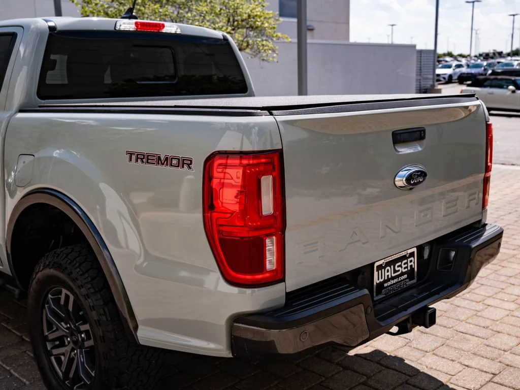 Used 2021 Cactus Gray Ford Lariat image 18