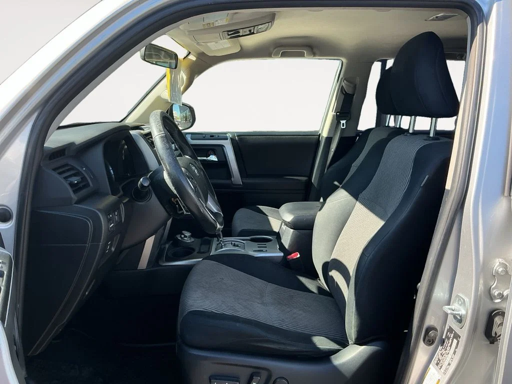 Used 2015 Silver Toyota SR5 image 10
