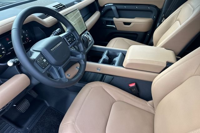 New 2026 Santorini Black Land Rover X-Dynamic SE image 9