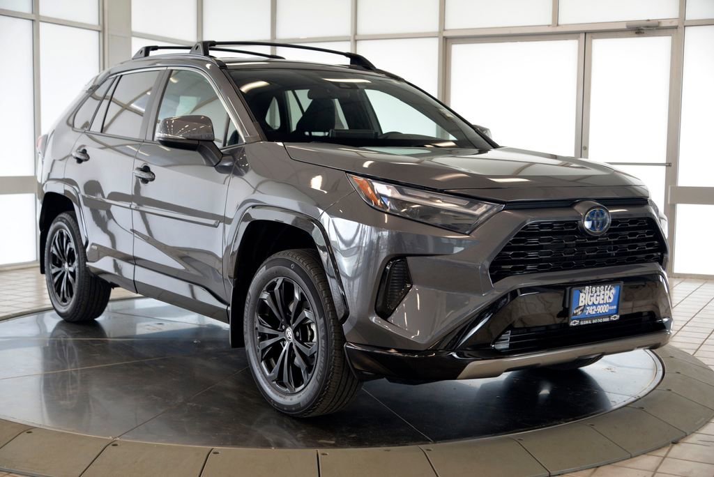 2023 Toyota RAV4 SE - Photo 2