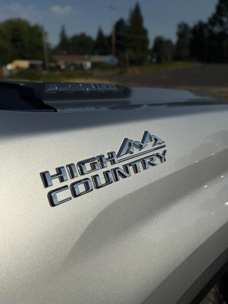 Used 2022 Silver Ice Metallic Chevrolet High Country image 51