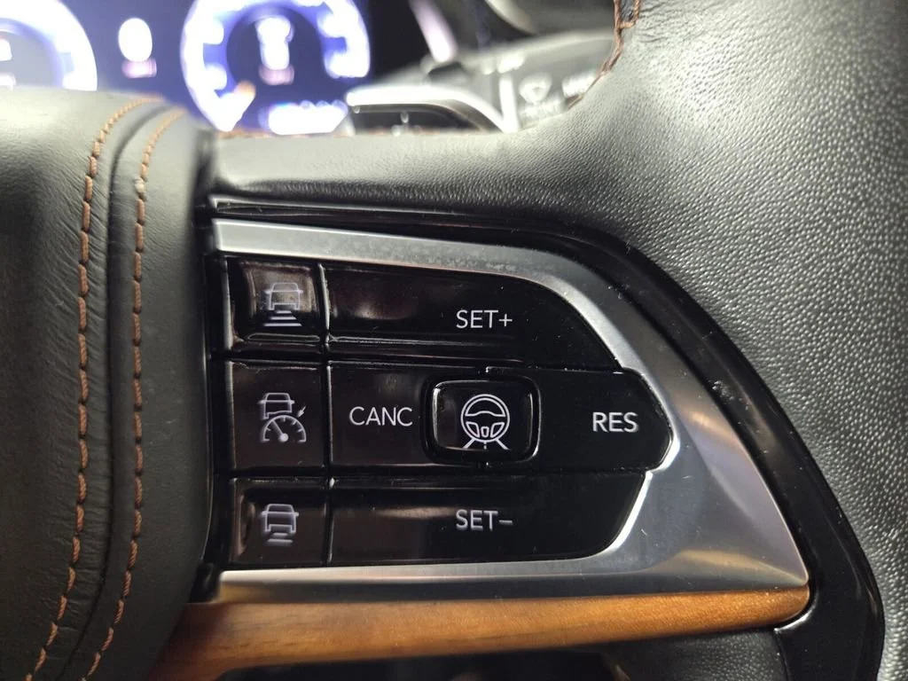 Used 2024 Diamond Black Crystal Pearlcoat Jeep Summit Reserve image 19
