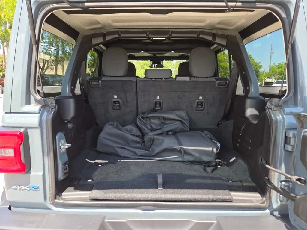 Used 2024 Anvil Clear Coat Jeep Sahara image 20