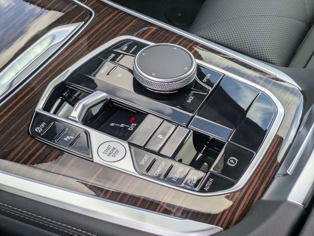 New 2026 Dravit Grey Metallic BMW xDrive40i image 17