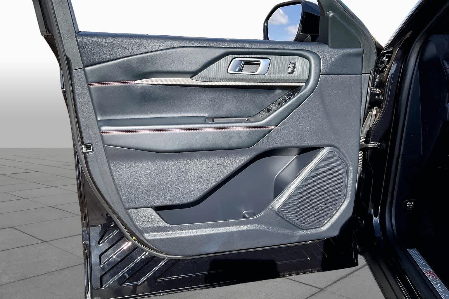 Used 2025 Agate Black Ford ST-Line image 21