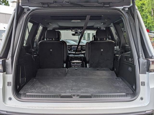 New 2026 Bright White Clear-Coat Exterior Paint Jeep Grand Wagoneer image 5