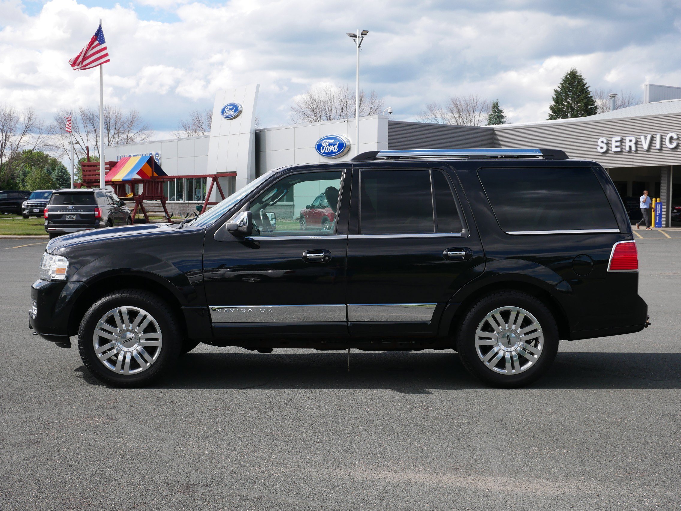 Used 2013 Lincoln Navigator Base with VIN 5LMJJ2J51DEL06147 for sale in Hastings, MN