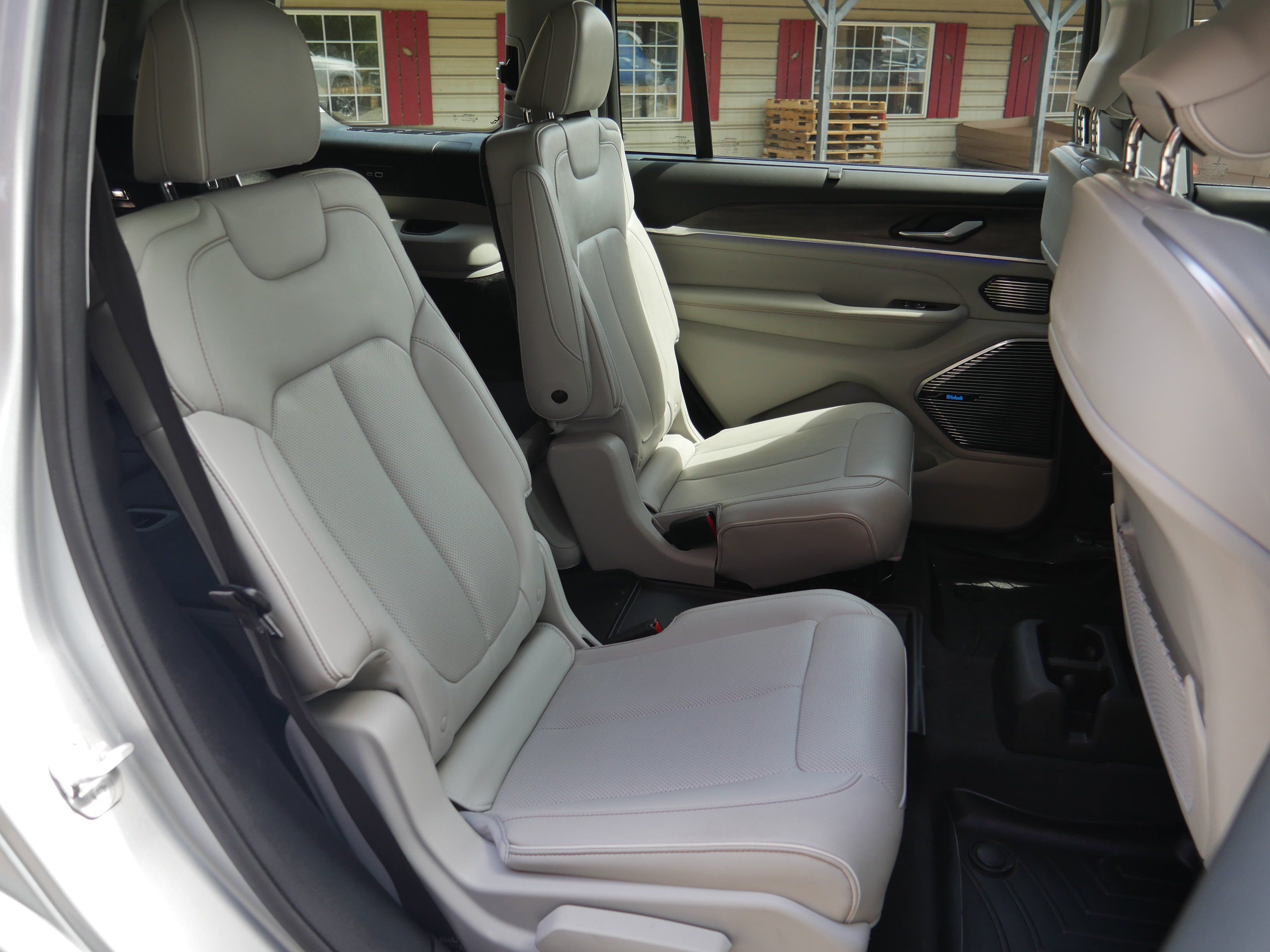 Used 2021 Silver Zynith Jeep Overland image 28