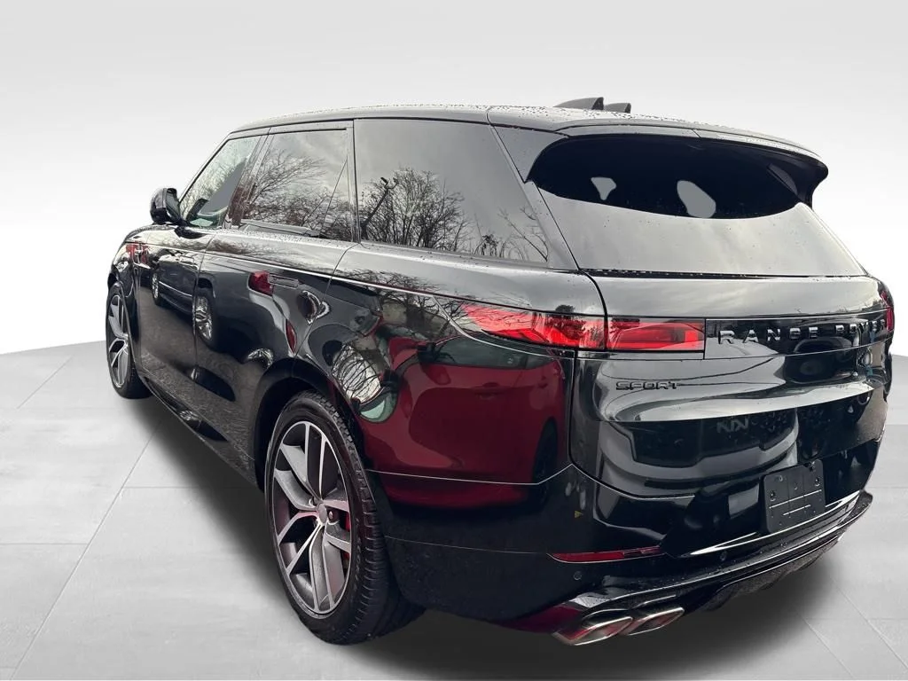 Used 2023 Black Land Rover First Edition image 14