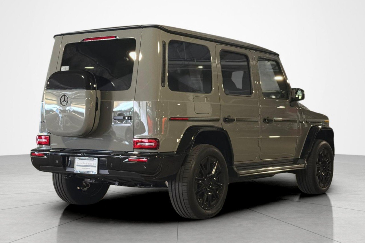 New 2027 MANUFAKTUR Arabian Grey Non- Metallic Mercedes-Benz G 580e SUV image 5