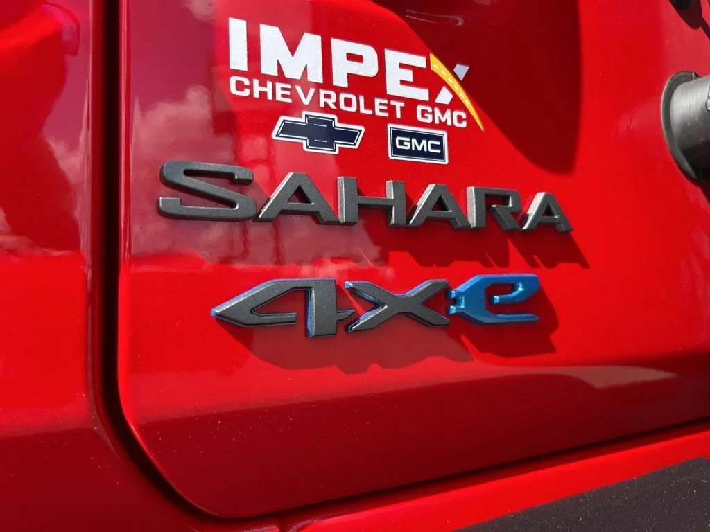 Used 2025 Red Jeep Sahara image 31