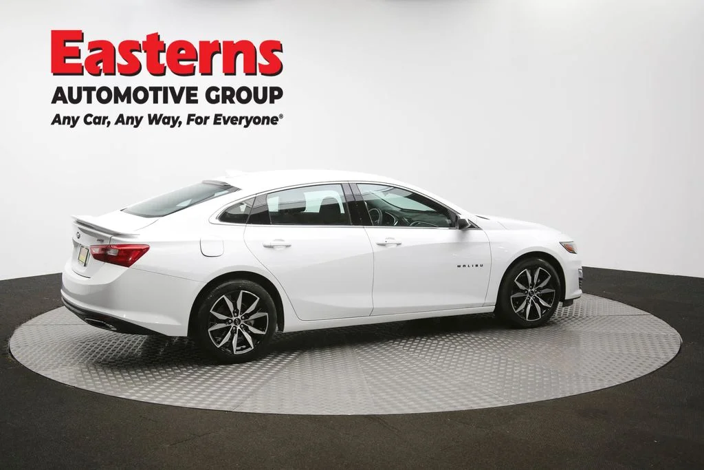Used 2022 White Chevrolet RS image 39